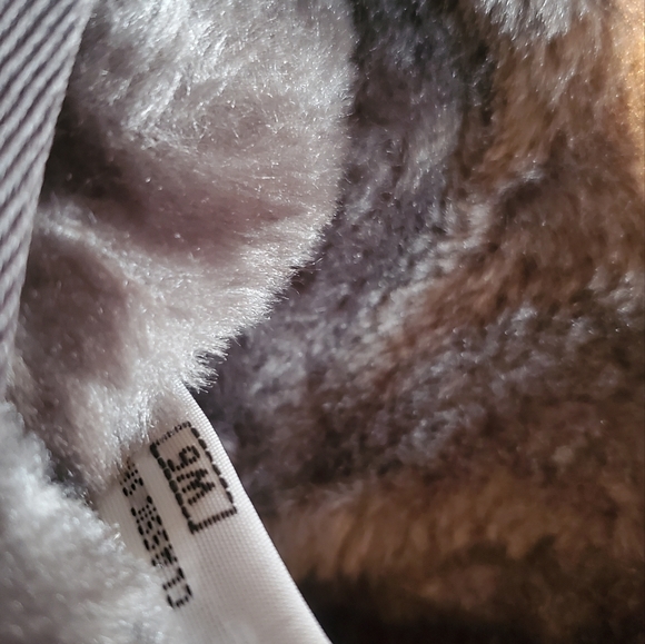 Ugg - Picture 5 of 6